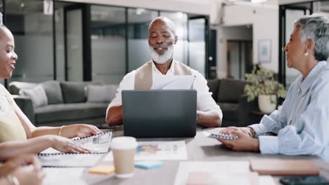 Hombre-Negro-Senior,-Líder-Y-Reunión-De-Negocios