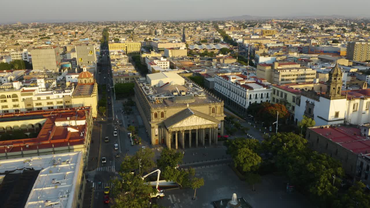 drone vuela sobre teatro degollado, plaza de la liberación