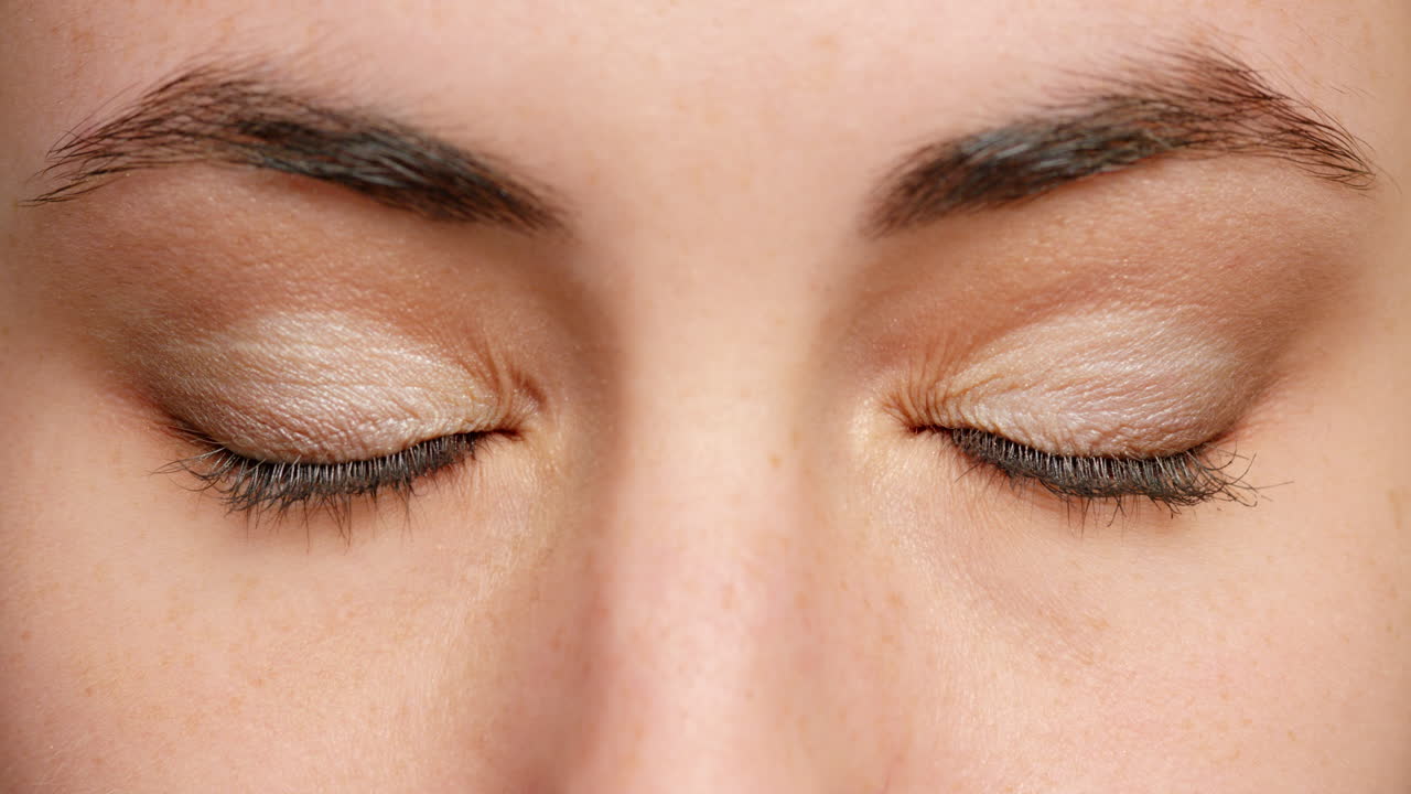 ojo, visión y belleza con los ojos de una mujer