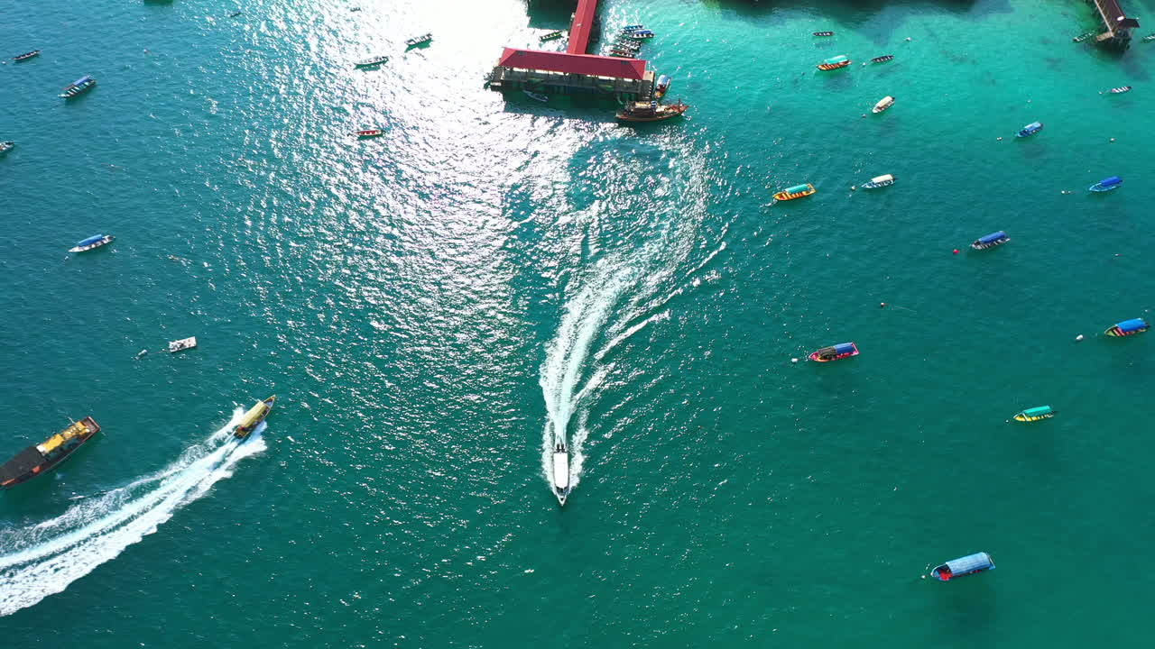 육지에서 제한되지 않은 모험으로 향했습니다.