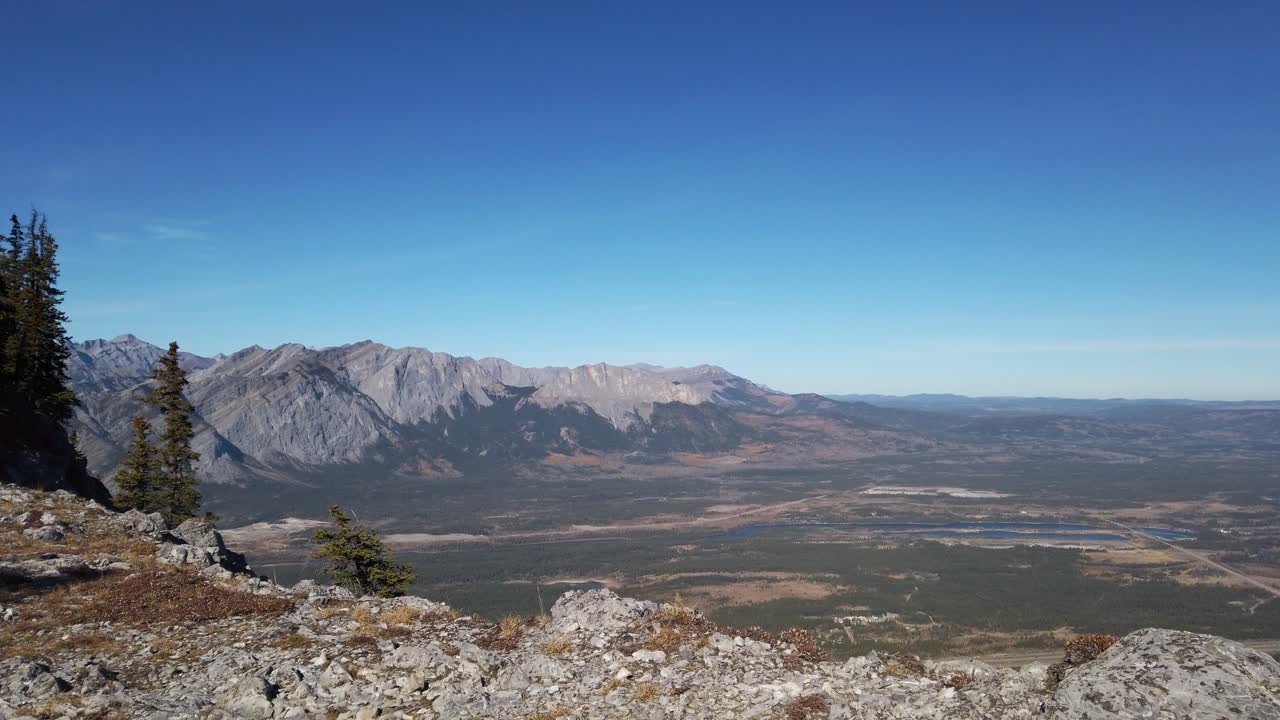 Montagne lungo l'Autostrada Trans-Canada a Kananaskis, Alberta