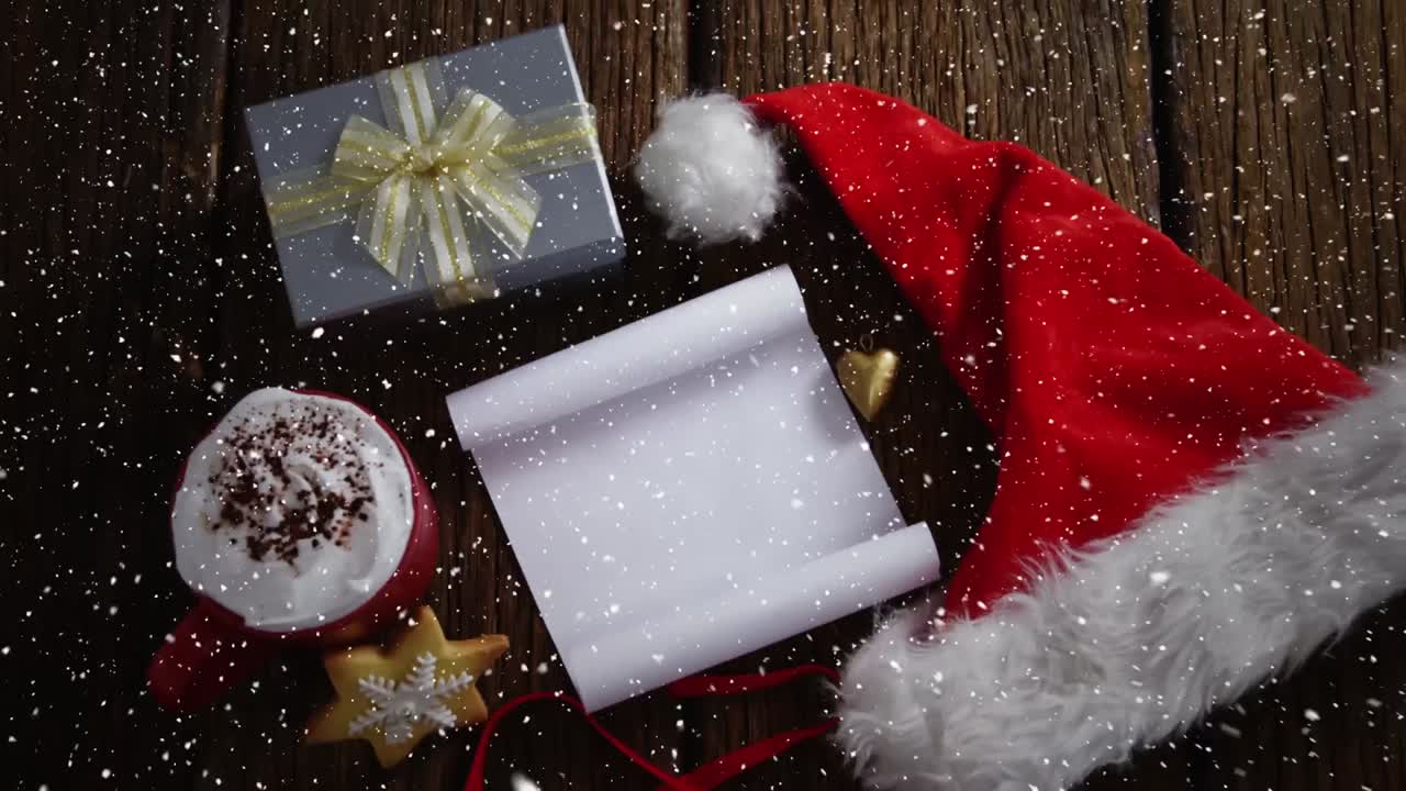 composición de video con nieve cayendo sobre el escritorio con decoraciones de navidad