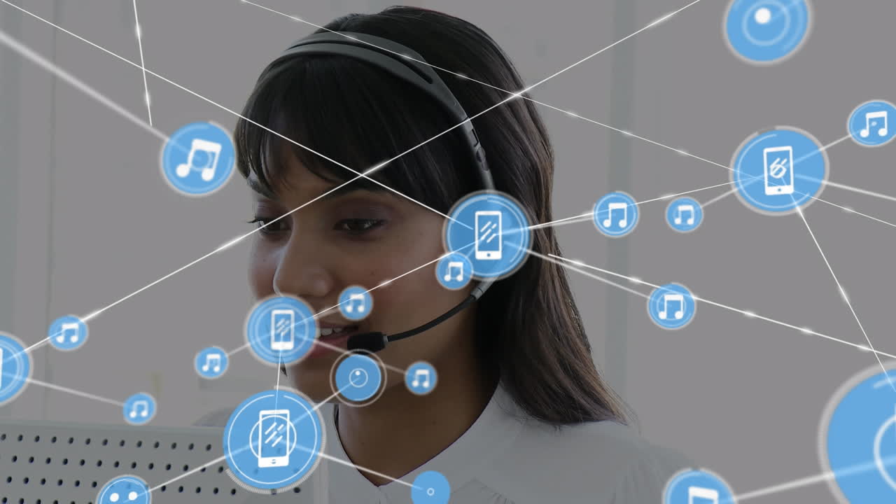 animación de una red de conexiones e iconos sobre una mujer de negocios con auriculares