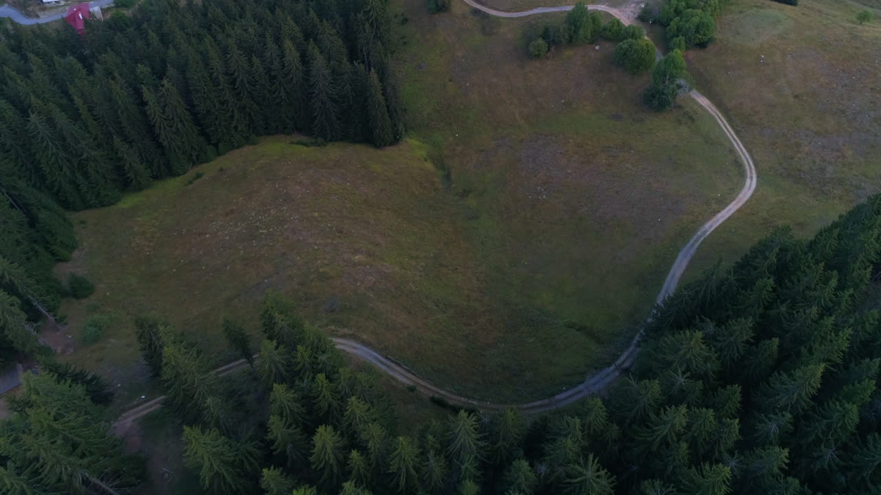 un pueblo fabuloso en las montañas