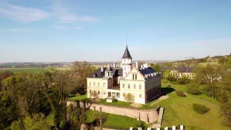 antiguo castillo renacentista de radun cerca de opava en la república checa