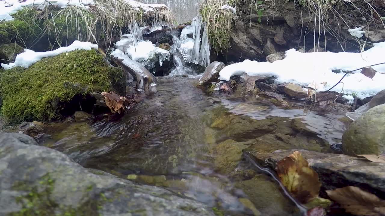 A small river flowing through the first snow