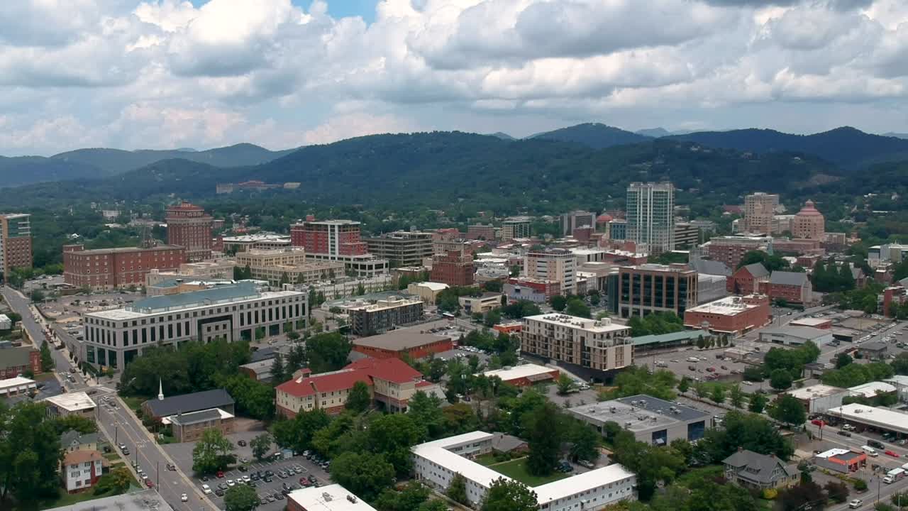 toma aérea del centro de asheville, nc