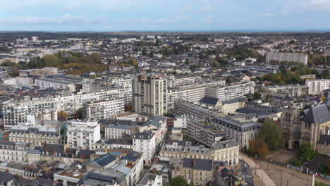 Edificios-Residenciales-Aéreos-Del-Centro-De-Le-Mans-Y-Entorno-Urbano-Del-área-De-Trabajo.