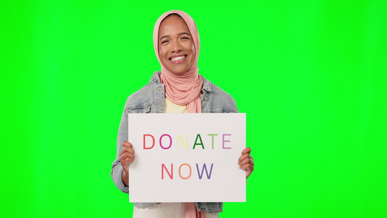 Wanita Muslimah, poster, dan donasi di latar hijau