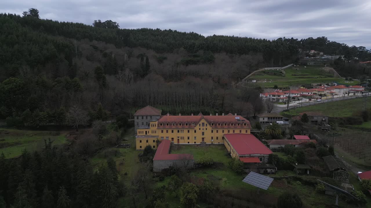 vista aérea del seminario de oleiros en lagares, felgueiras, portugal