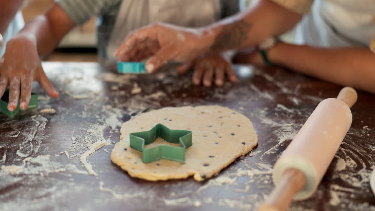 Keksteig, Hände und Backen
