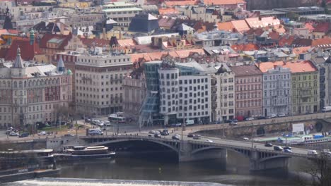 Tanzendes-Haus-Oder-Ginger-Und-Fred-In-Prag,-Tschechische-Republik