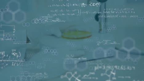 animación de ecuaciones matemáticas sobre una científica caucásica