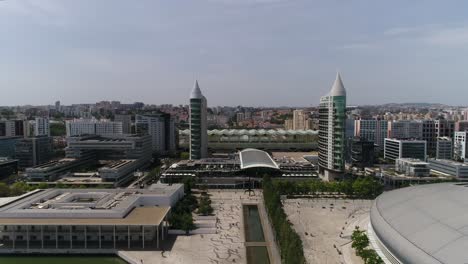 Luftaufnahmen-Vom-Park-Der-Nationen-In-Lissabon