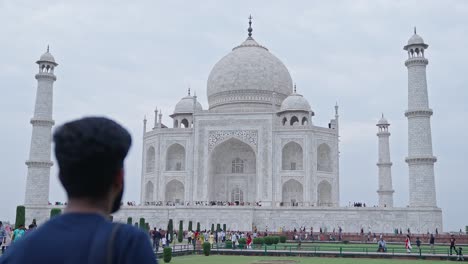 young man sight seeing taj mahal