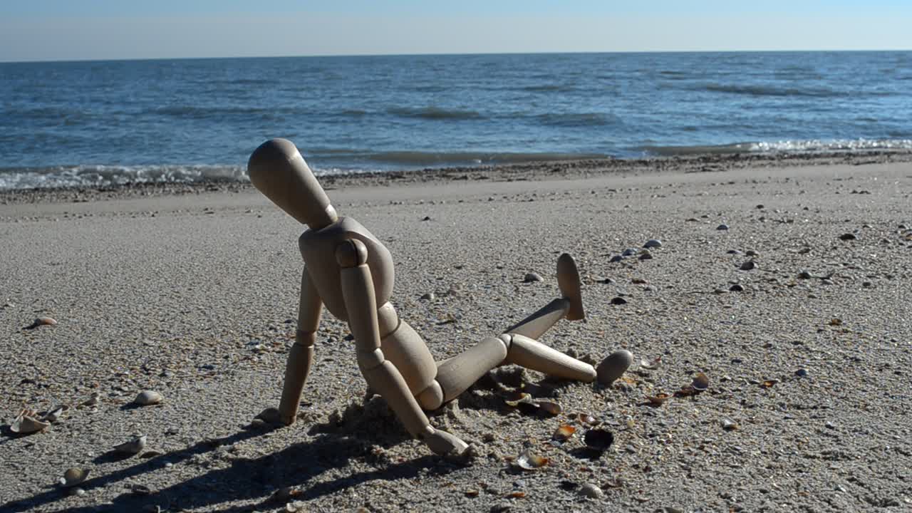 Wooden dummy on the beach. Shooting on the beach