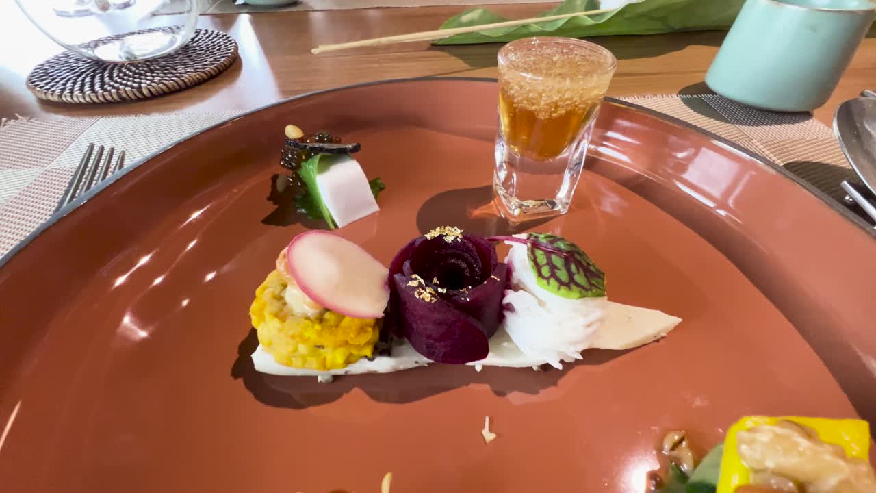 채식주의자 고급 식사 창의적인 식당 야채 접시