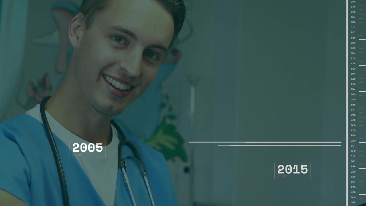 Médico tocando una tablet y hojeando gráficos, haciendo que una línea de tiempo se anime mientras revisa expedientes