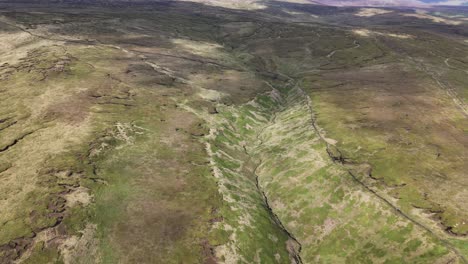 Vista-Aérea-Del-Paisaje-Del-Valle-De-La-Esperanza-En-Peak-District,-Midlands-De-Inglaterra