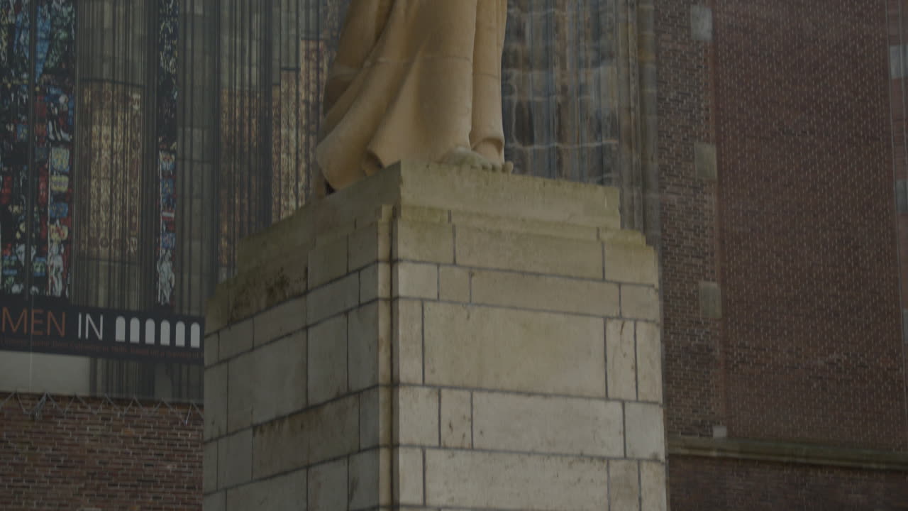 наклон мемориала сопротивления утрехта во время 2-й мировой войны в городе утрехт, нидерланды