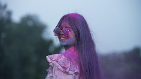 celebración del festival indio de holi en cámara lenta