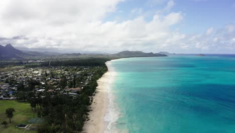 Drone-shot-of-Hawaii's-tropical-waters-off-the-coast-of-Oahu