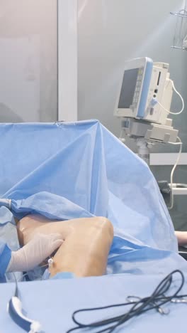 procedimiento quirúrgico en la sala de operaciones