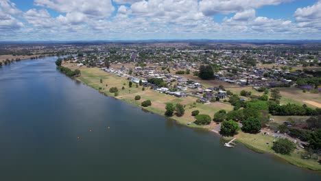 Río-Clarence-Durante-La-Competición-De-Regatas-En-Grafton,-Región-De-Los-Ríos-Del-Norte-De-Nueva-Gales-Del-Sur,-Australia