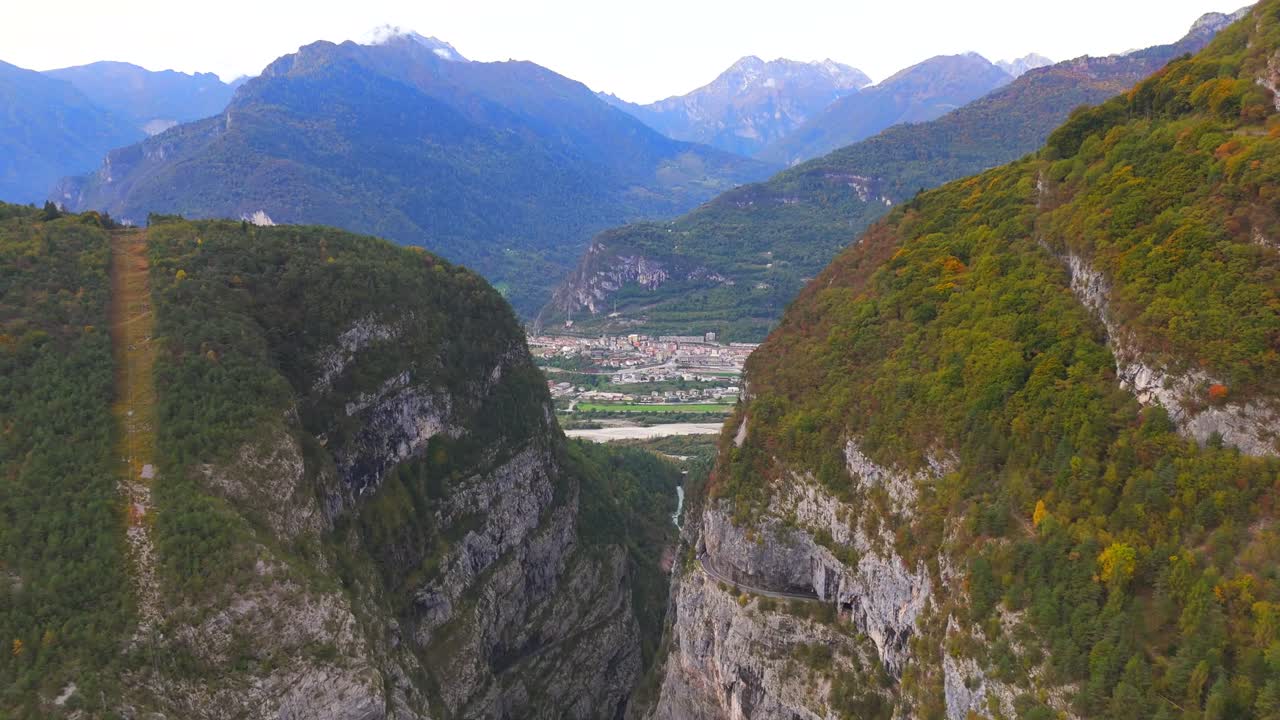 Stunning drone footage of Italy’s Vajont Dam in its mountain surroundings.