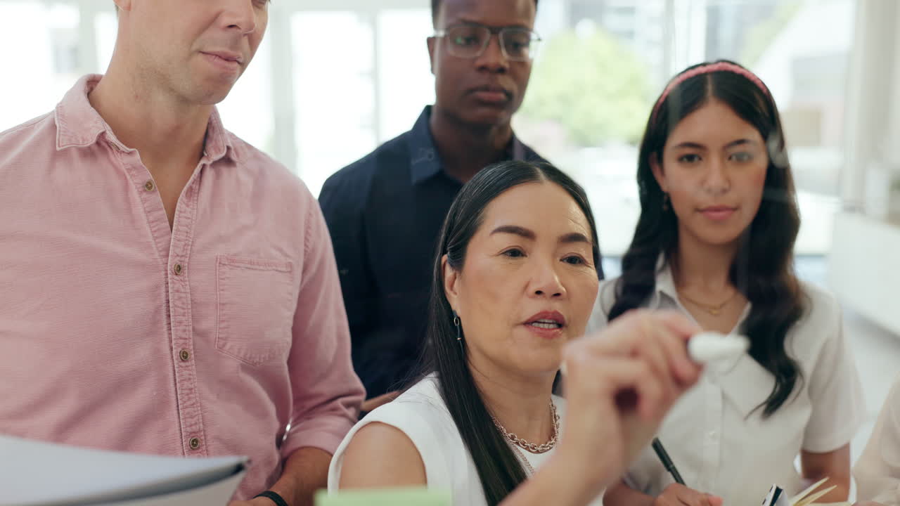 다양한 팀 브레인 스토밍 회의