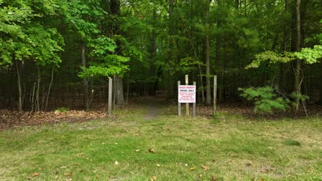 dolly forward to the entrance of a trailhead