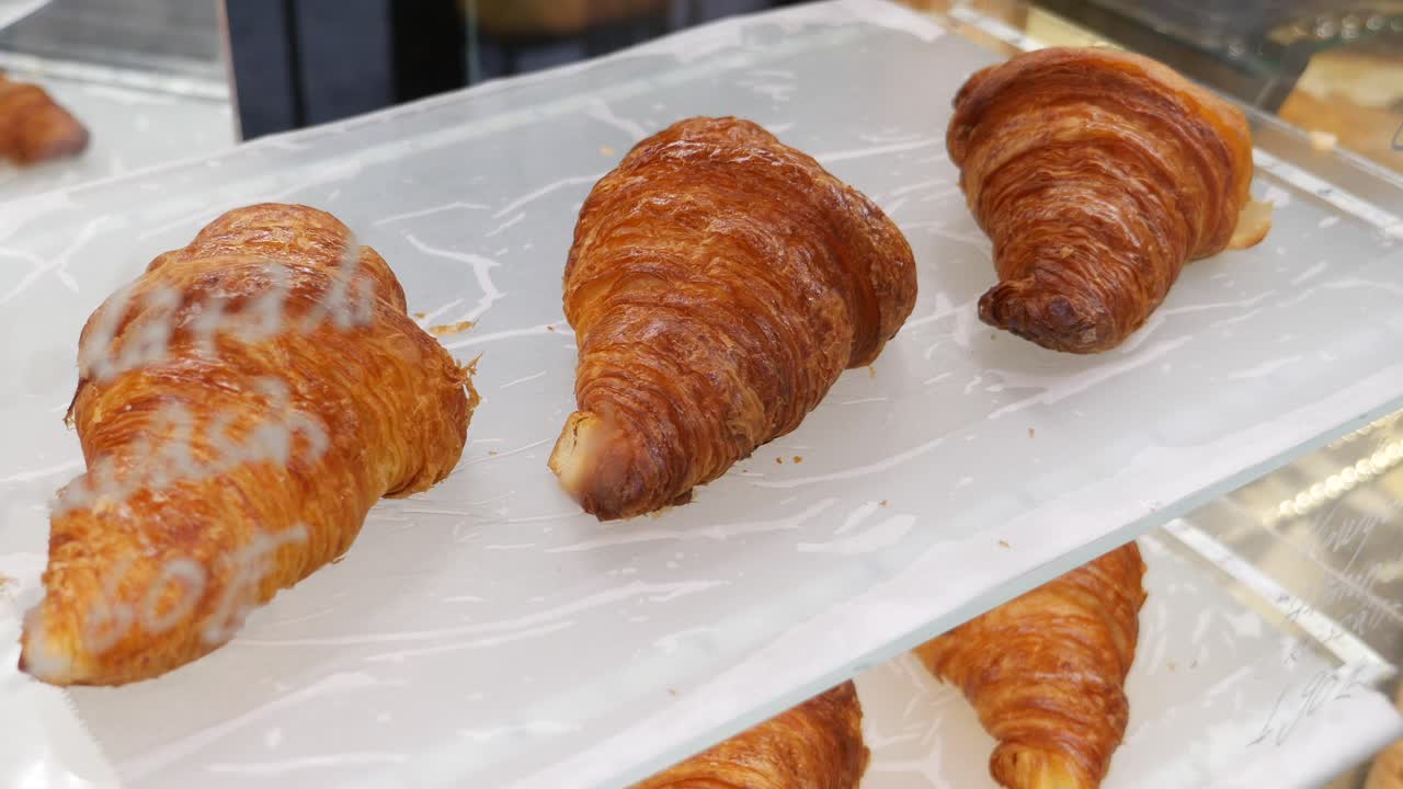 croissants recién horneados