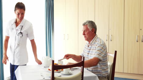 Nurse-offering-a-cake-to-his-patient-