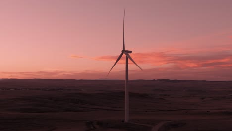 Tomas-Aéreas-De-Un-Parque-Eólico-Cerca-De-Calhan-En-Colorado-Alrededor-Del-Atardecer