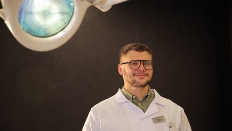 médico en el quirófano