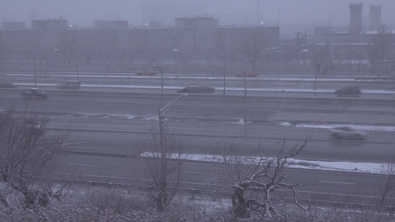 주간 고속도로 1 근처에 폭풍우가 치다