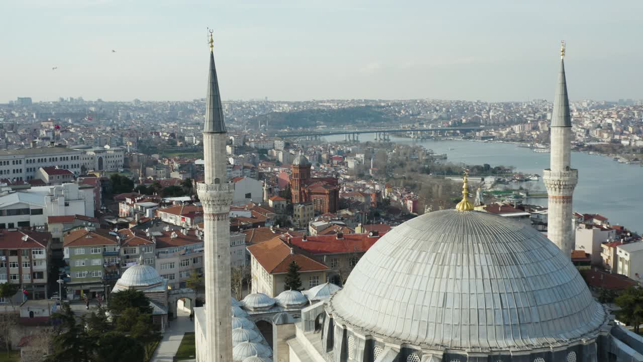 los minaretes de la mezquita de yavuz sultan selim