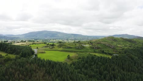 Aerial-Flight-of-the-flagstaff-viewpoint-area,-countryside,-Newry,-Northern-Ireland-during-the-summer