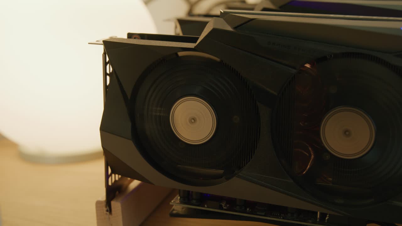 디지털 암호화 자산을 채굴하는 gpu의 클로즈업