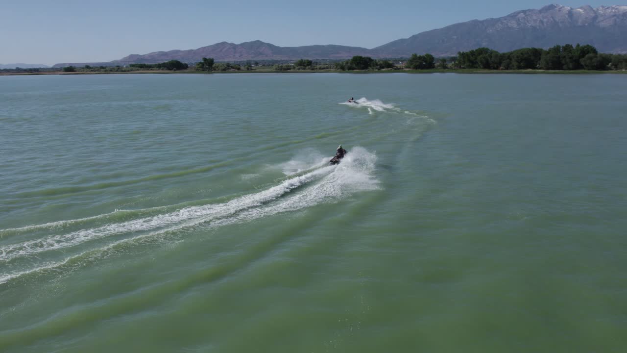 jet ski en el lago utah, actividad recreativa