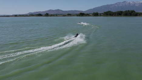 Jet-Ski-En-El-Lago-Utah,-Actividad-Recreativa