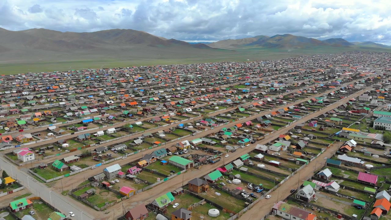 Luchtfoto van een uitgestrekte woonwijk in Mongolië.