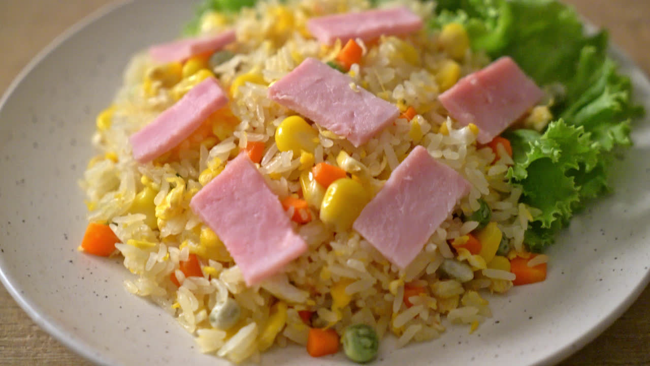 arroz frito casero con jamón y verduras mixtas