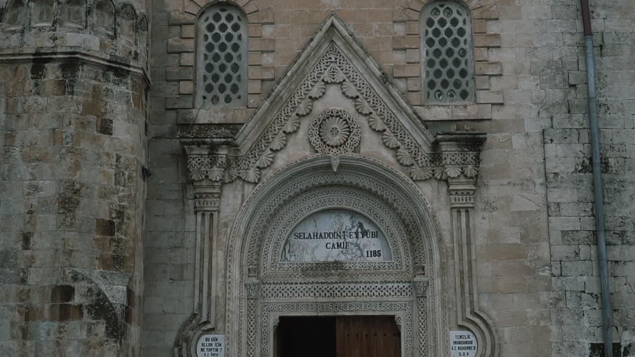 SELAHADDIN EYYUBI MOSQUE, HISTORIC SILVAN ULU MOSQUE, TURKEY, THE UPPER PART OF THE DOOR