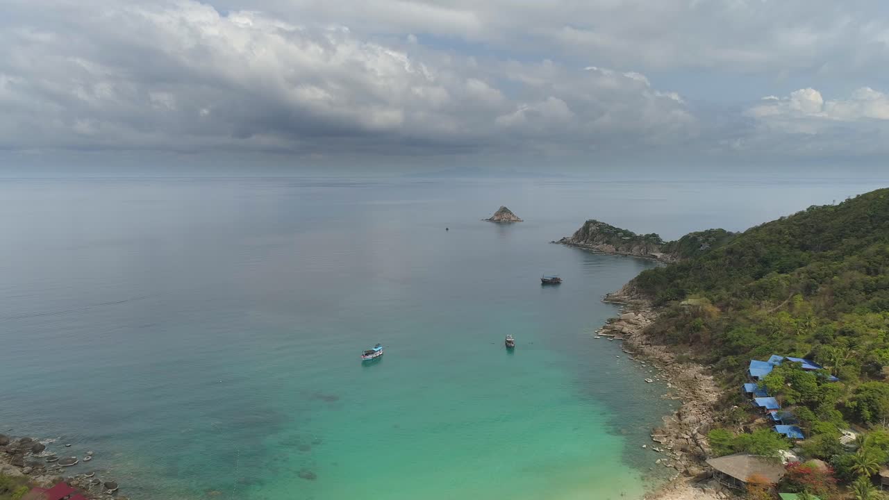 폭풍우 구름을 날아다니며