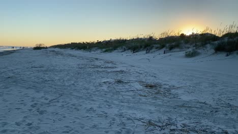 hermosa puesta de sol mágica en hilton head island sur