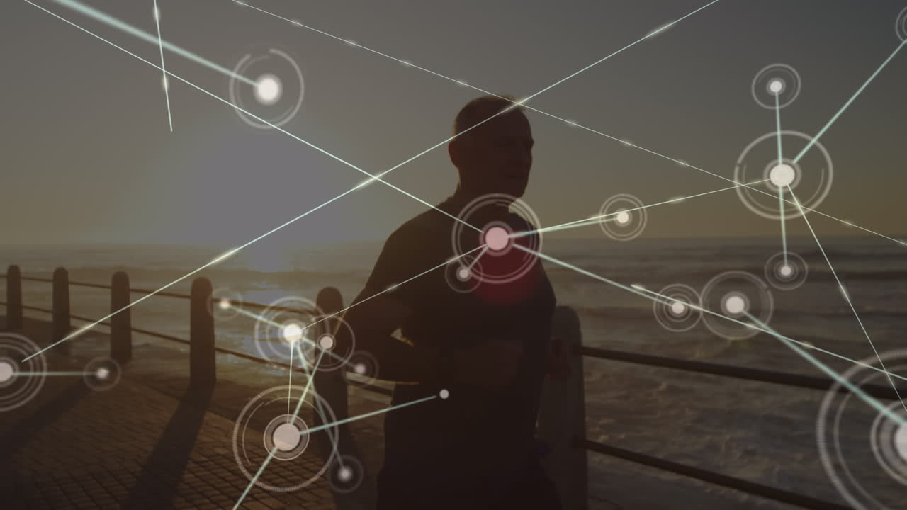 animación de la red de conexiones sobre el hombre caucásico corriendo en la playa