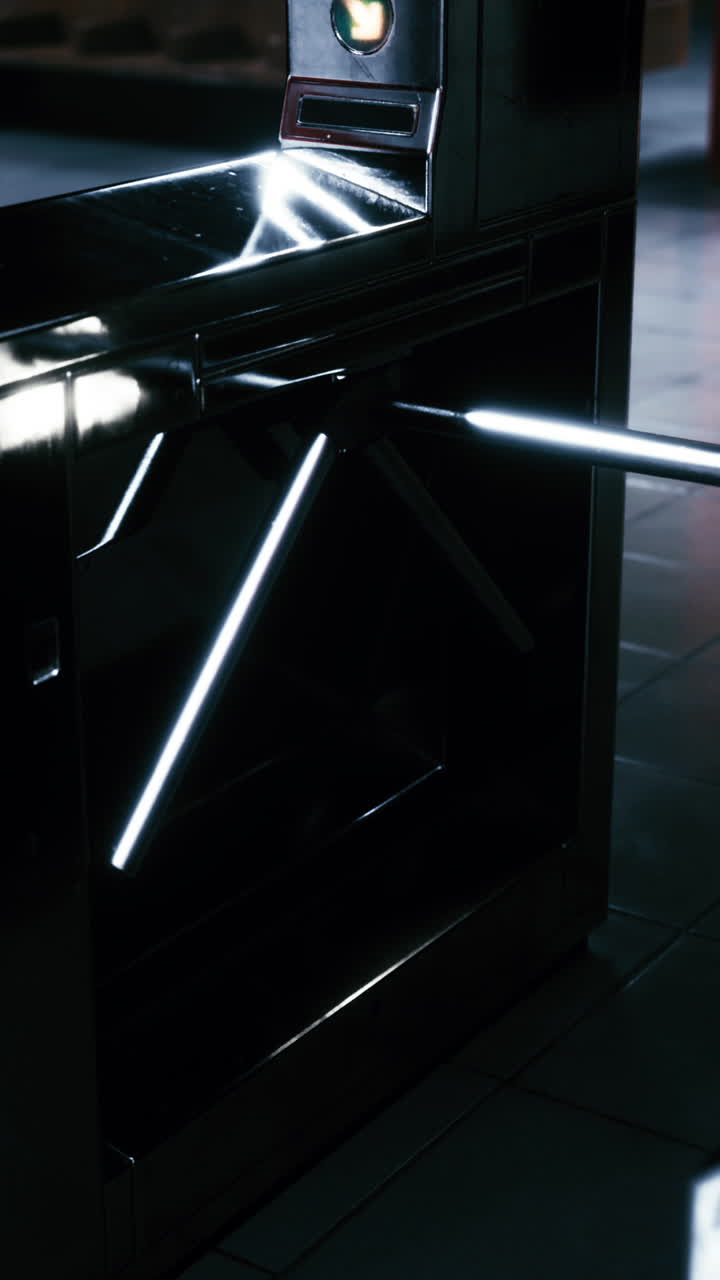 지하철 역 의 회전문