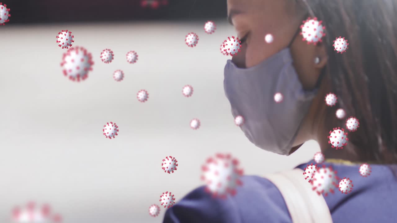 múltiples células de covid-19 flotando contra una mujer con máscara facial en la calle