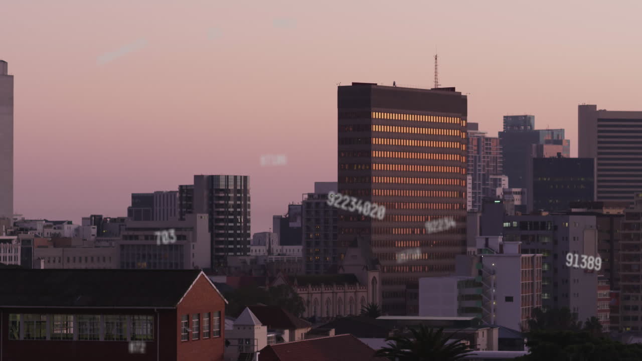 animación de múltiples números cambiantes que caen contra la vista aérea del paisaje urbano.